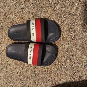 Tommy Slides